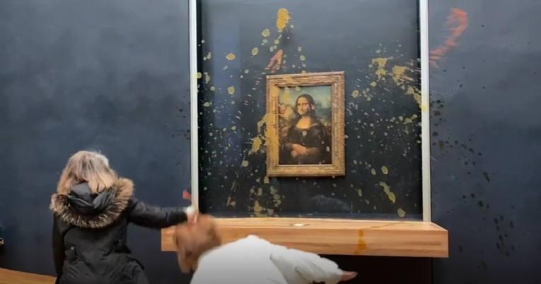 VIDEO Prosvjednice juhom zalile Mona Lisu u pariškom Louvreu