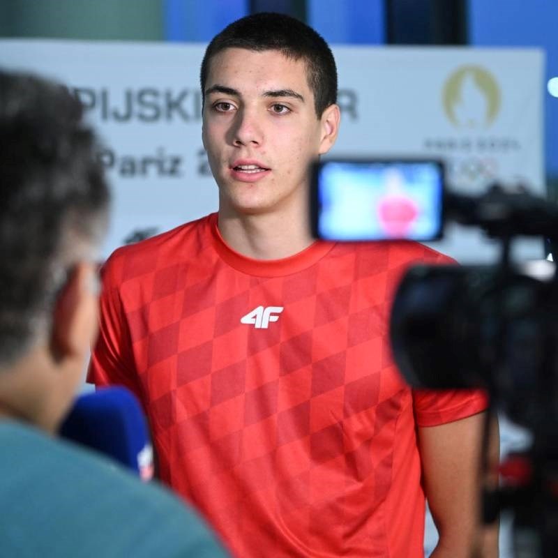 Jere Hribar rezultatom karijere izborio polufinale na 50m slobodno