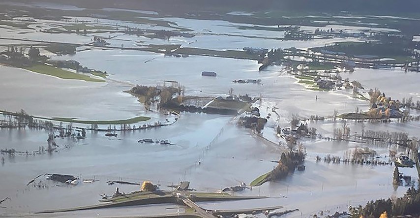 VIDEO 18.000 ljudi u Kanadi odsječeni zbog poplava, pokušavaju doći do njih