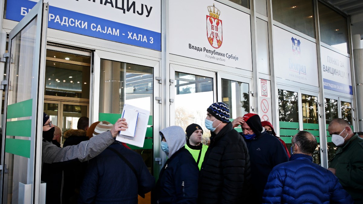 U Srbiji danas više od 4500 novozaraženih, liječnici traže zatvaranje