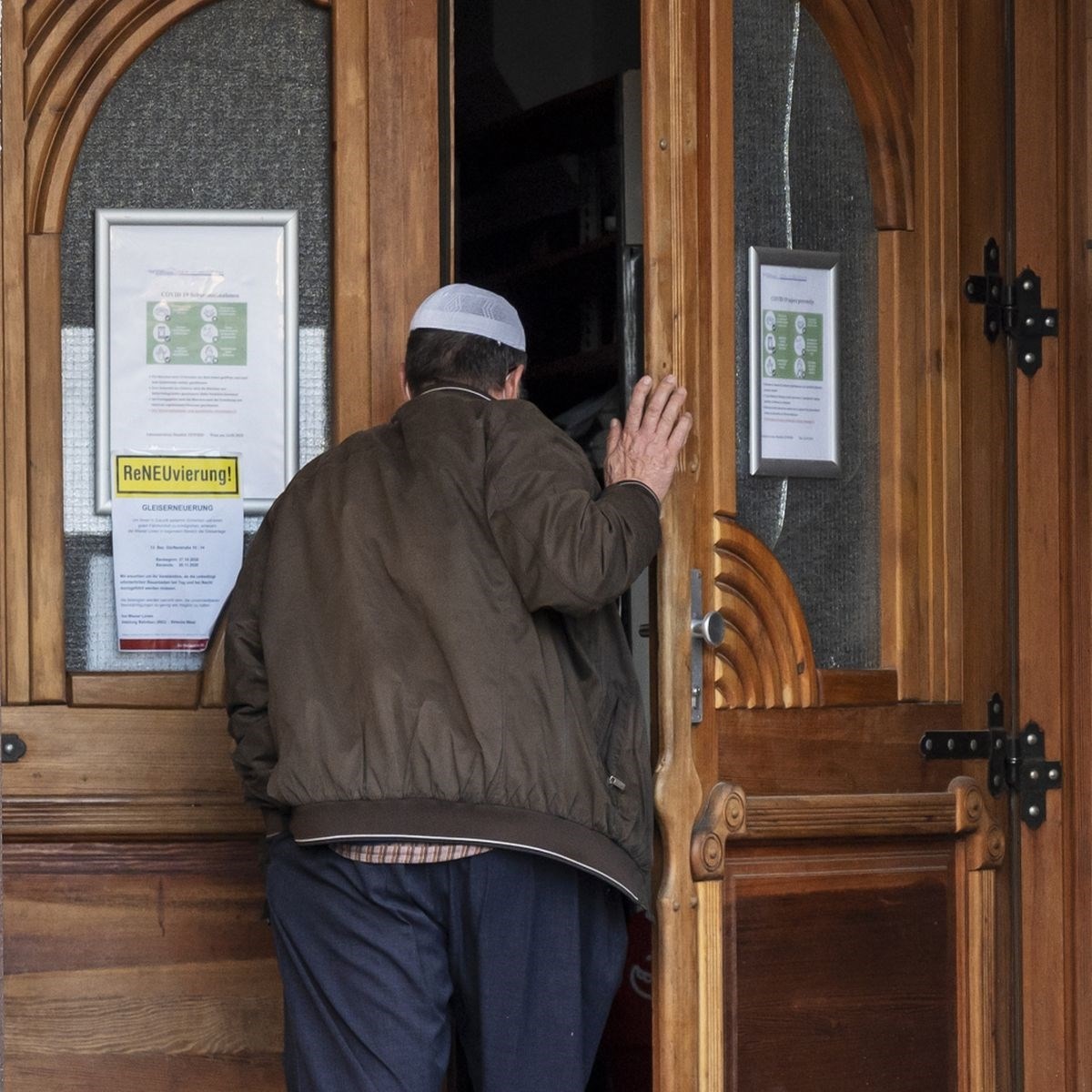 U džamiji u Beču imam i osoblje milodarima plaćali eskort i organizirali orgije