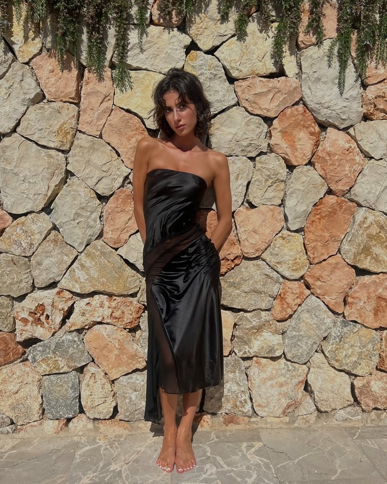 Angelina Censori (21) putuje s Kanyeom i Biancom, s njima je otišla i u Japan