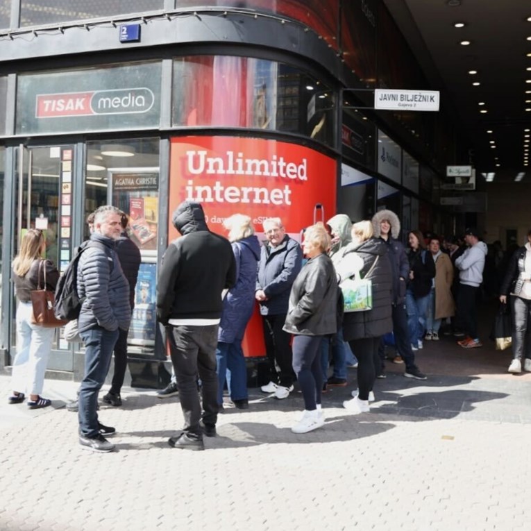 FOTO U centru Zagreba red zbog Thompsona, pjevale se i njegove pjesme