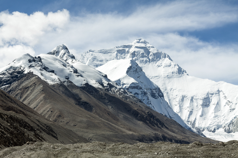 Sve je više otrovnica na Everestu. Bolnice hitno traže protuotrov