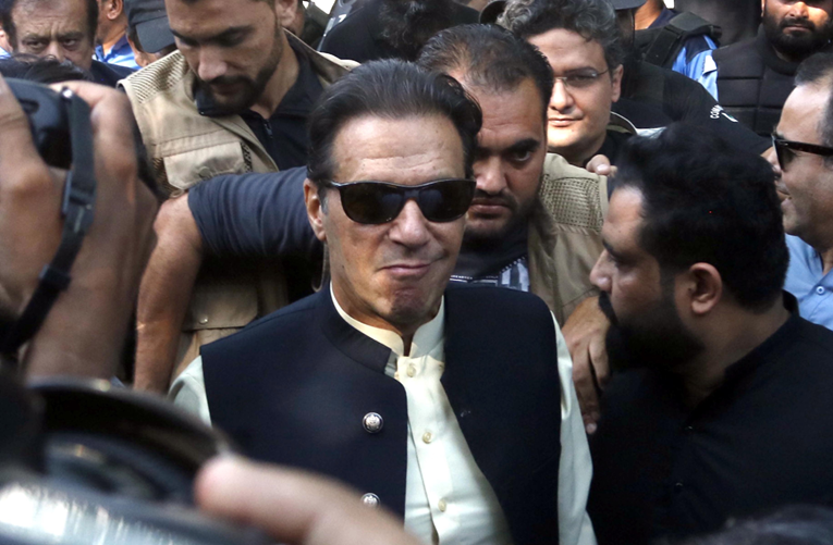 Bivšem premijeru Pakistana 17 godina zatvora zbog luksuznih satova