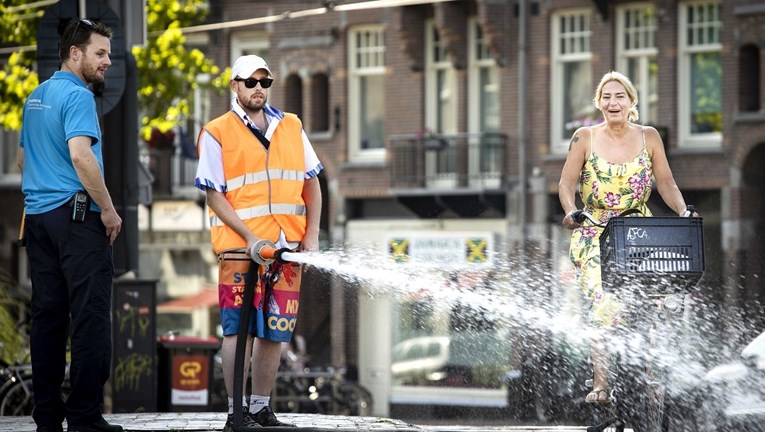 Nizozemska zbog ekstremnih vrućina uvela hitne mjere: Sol na cesti, nema dostave...