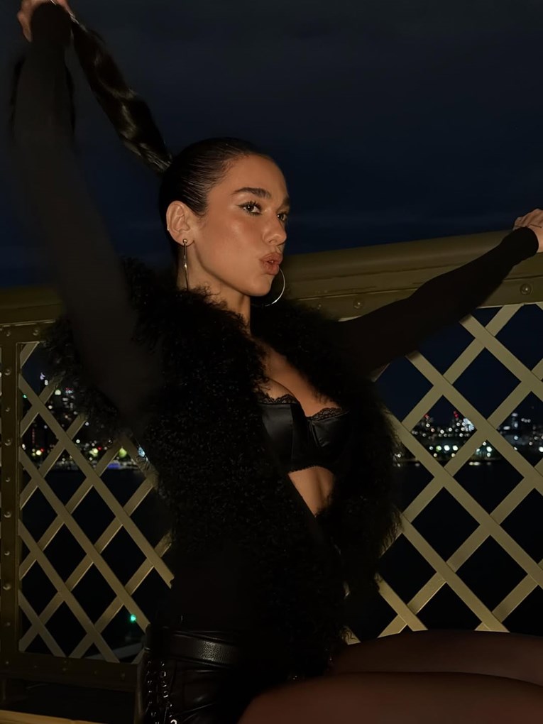 Satenski grudnjak i kožne mikro hlačice: Dua Lipa zapalila Instagram