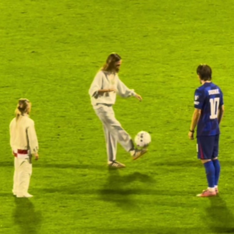 VIDEO Modrić na Maksimiru tehnicirao zajedno s kćeri. Njezini potezi postali hit