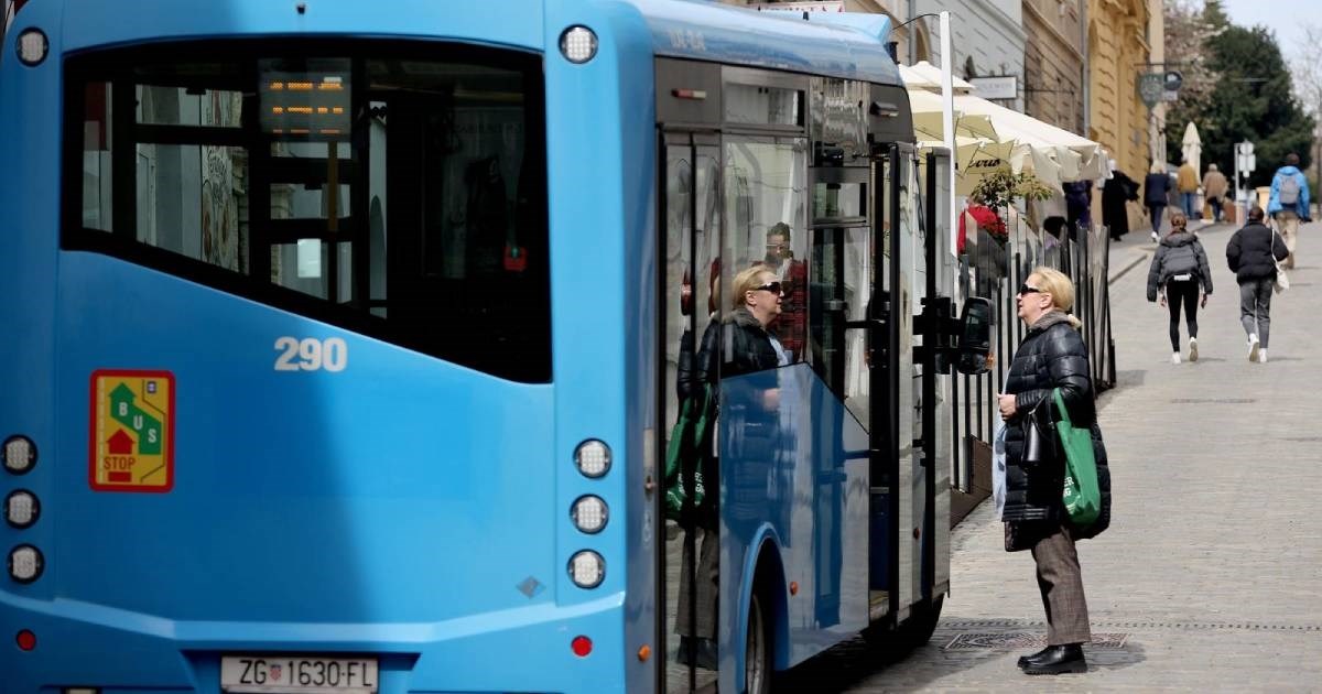 Vozač ZET-ovog autobusa priskočio u pomoć starijoj ženi: "To je mogla biti moja baka"