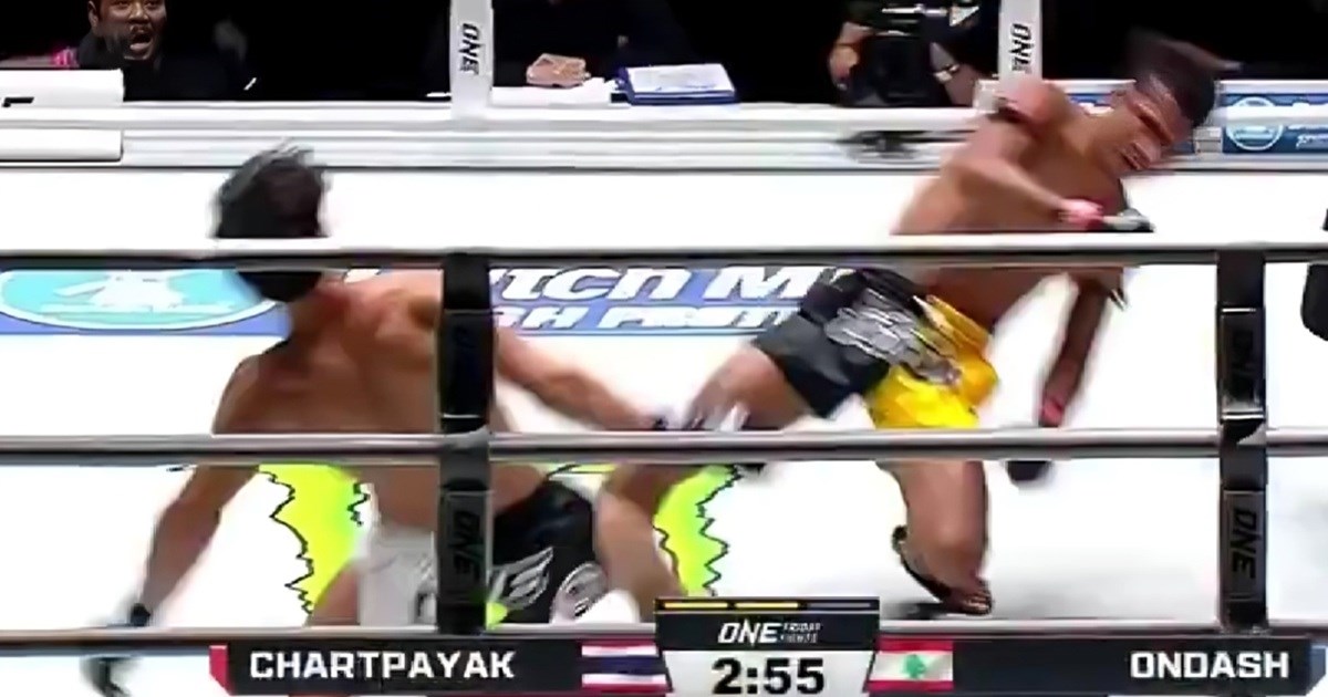 Najluđa borba godine? Pogledajte trenutak u kojem oba borca padaju pod udarcima