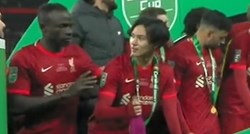 VIDEO Liverpoolov Japanac usred proslave trofeja ispoštovao Maneovu vjeru