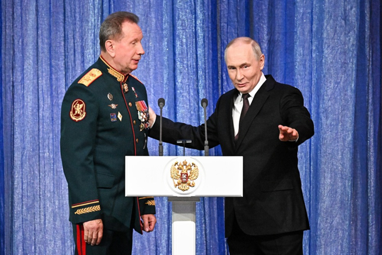 Putin (koji ratuje 4 godine): Spreman sam pomoći u rješavanju rata na Bliskom istoku