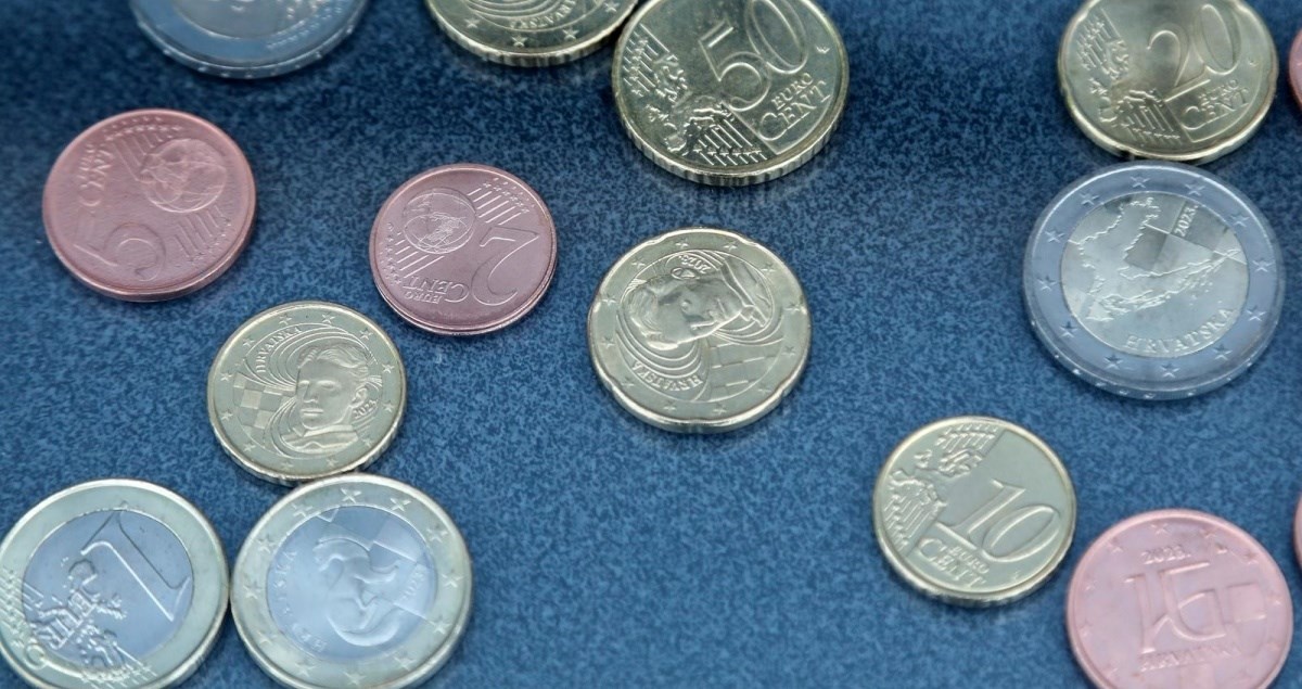 Kaže li se 50 centi ili 50 centa?