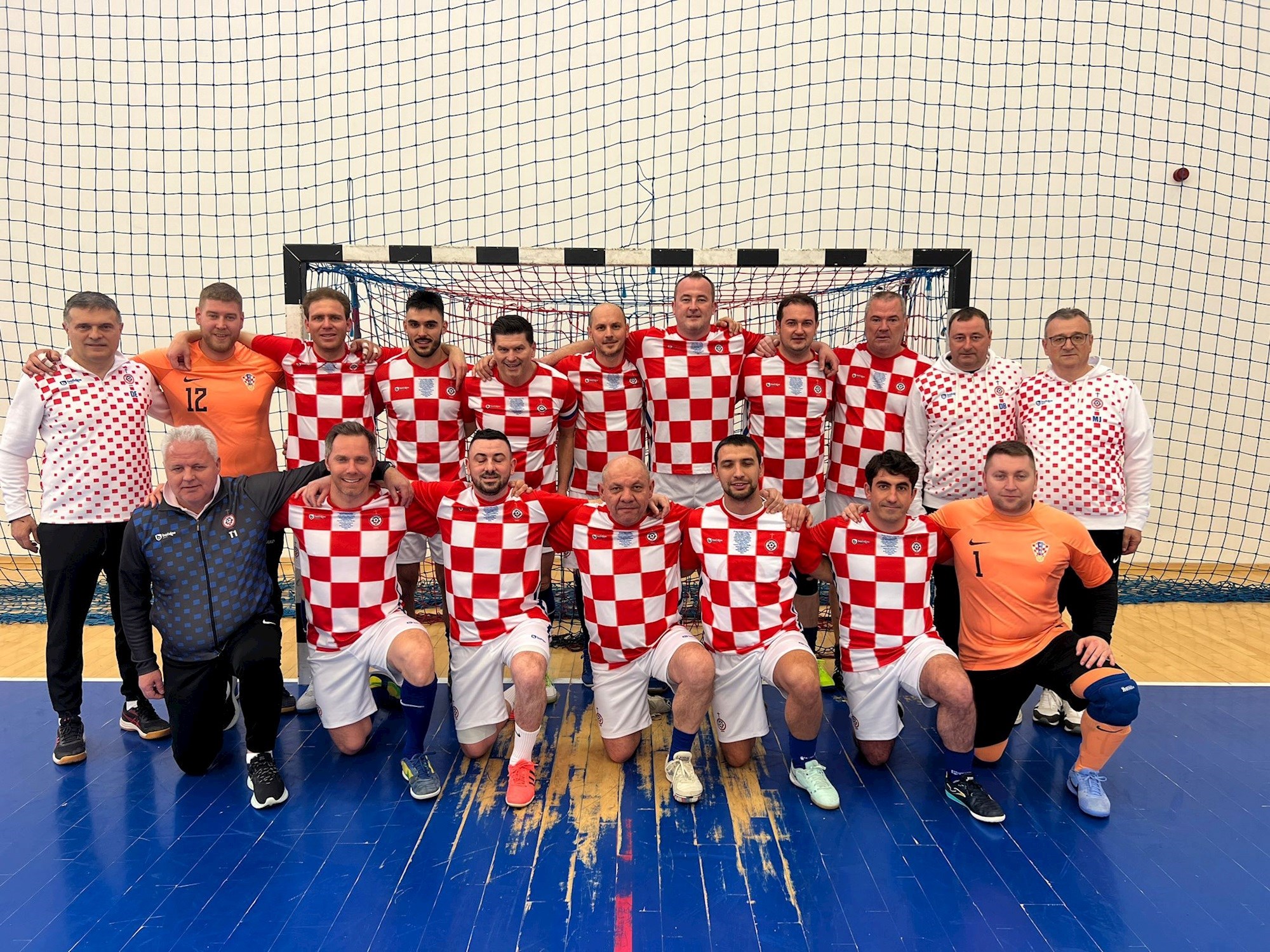 Hrvatski svećenici ušli u polufinale Eura pa zapjevali Ako ne znaš šta je bilo