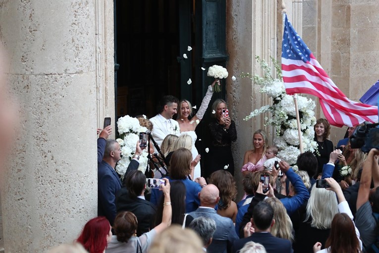 Snaha Roda Stewarta objavila video svoje dubrovačke svadbe: "Čula sam da je to sreća"