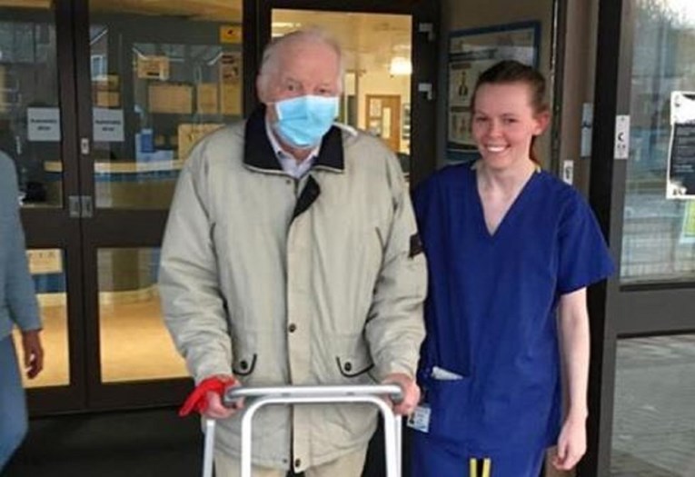 Dirljiva fotografija: "Ovo je moj 87-godišnji djed, pobijedio je koronavirus"