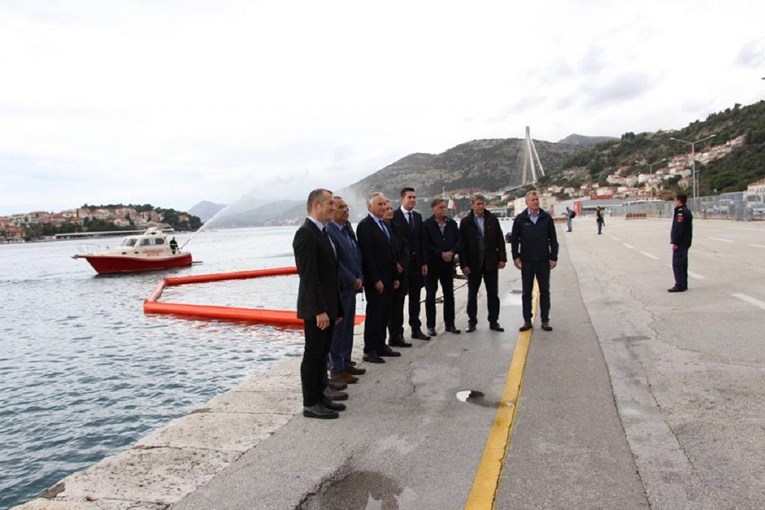 U Dubrovniku postavljene brane za sprječavanje onečišćenja vrijedne milijun kuna