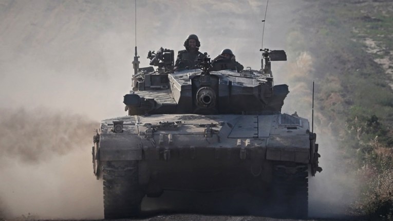 Izrael pozvao ljude da napuste Rafah, ne odustaje od novih napada