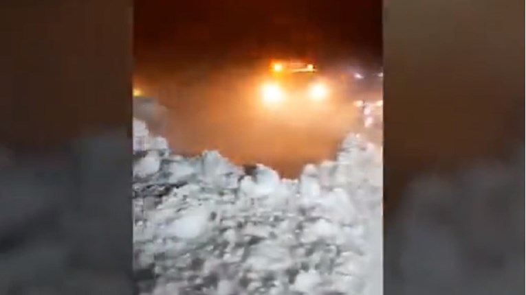 VIDEO Nezapamćena mećava u Srbiji. Snijega ima preko tri metra, čovjek umro