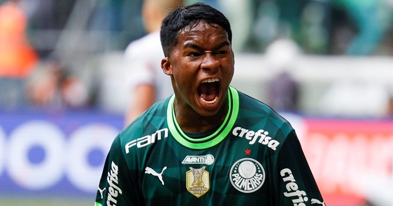 Realov tinejdžer mrzi izlaske i plaća 17 ljudi da mu služe