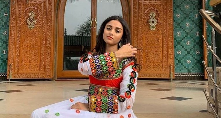 Afganistanke dijele fotke u šarenim haljinama u znak protesta protiv talibana