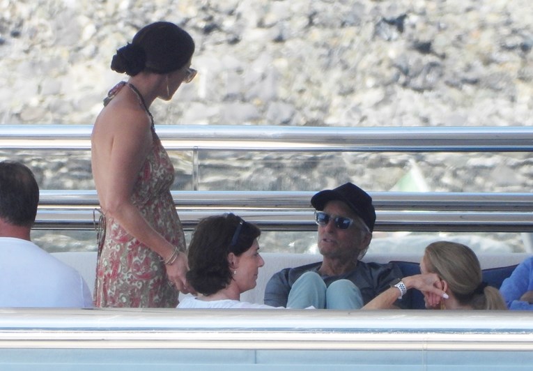 Catherine Zeta-Jones i Michael Douglas s prijateljima snimljeni na odmoru u Italiji