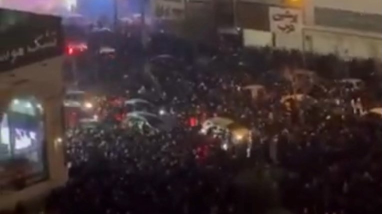 Masovni prosvjedi u Iranu, srušen internet i prekinute telefonske linije