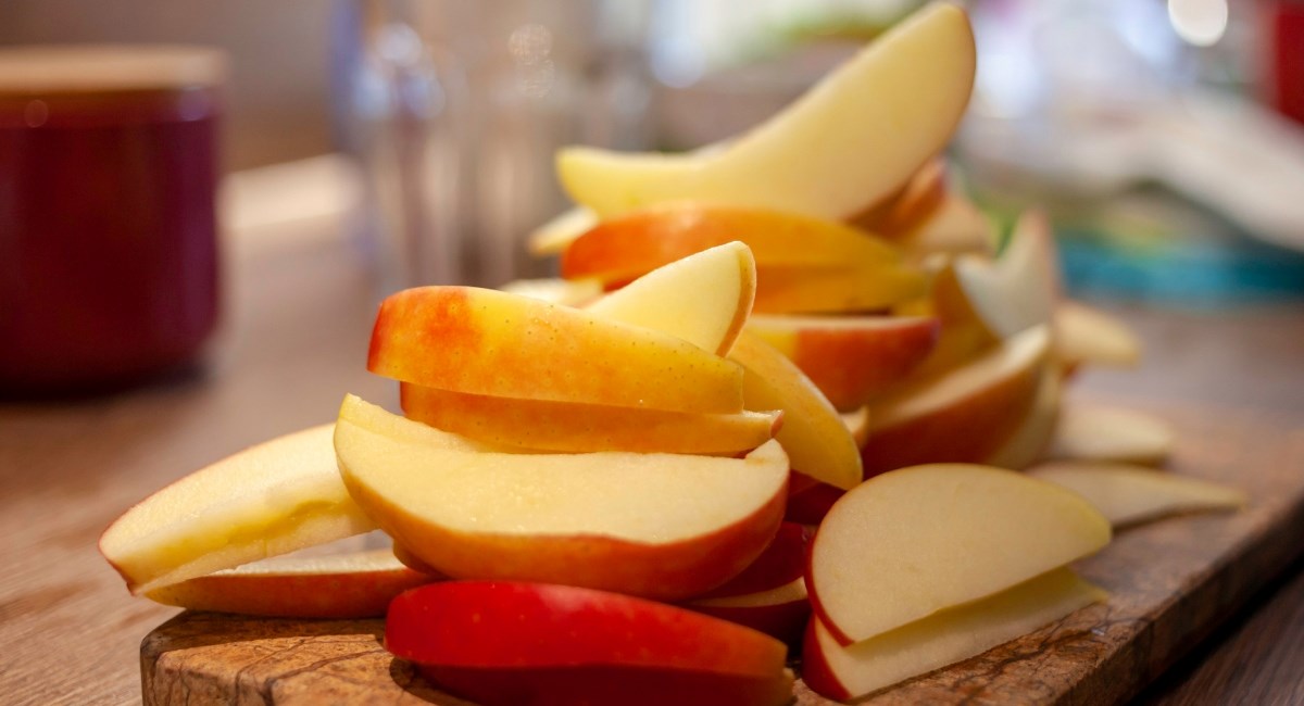 Kako spriječiti da narezane jabuke posmeđe? Znamo odličan trik