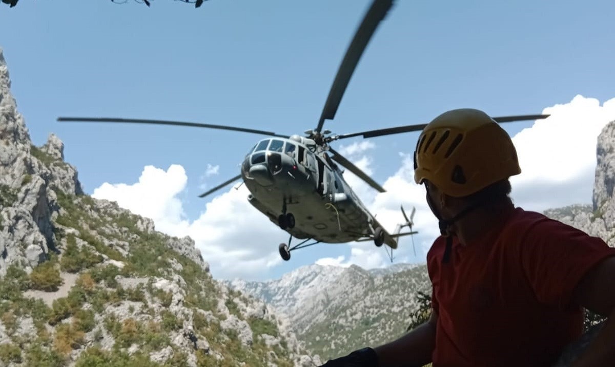 FOTO HGSS na Paklenici spasio šest stranaca. Stijene se odlomile i pale po ljudima