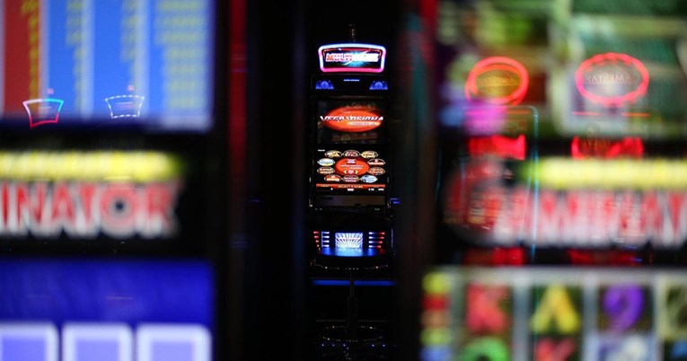 Država sve više zarađuje na trendu rasta patološkog kockanja. Problemi među mladima