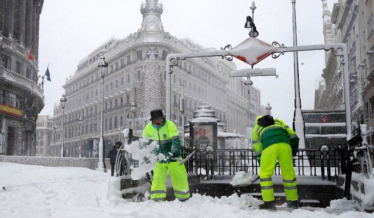 Španjolsku pogodila najjača snježna oluja u 50 godina, umrlo četvero ljudi
