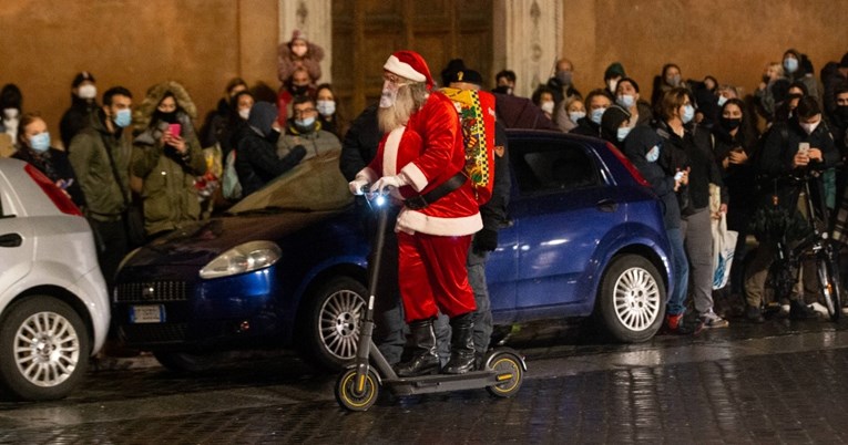 Talijanska crkva ispričala se nakon što je biskup rekao djeci da Djed Mraz ne postoji
