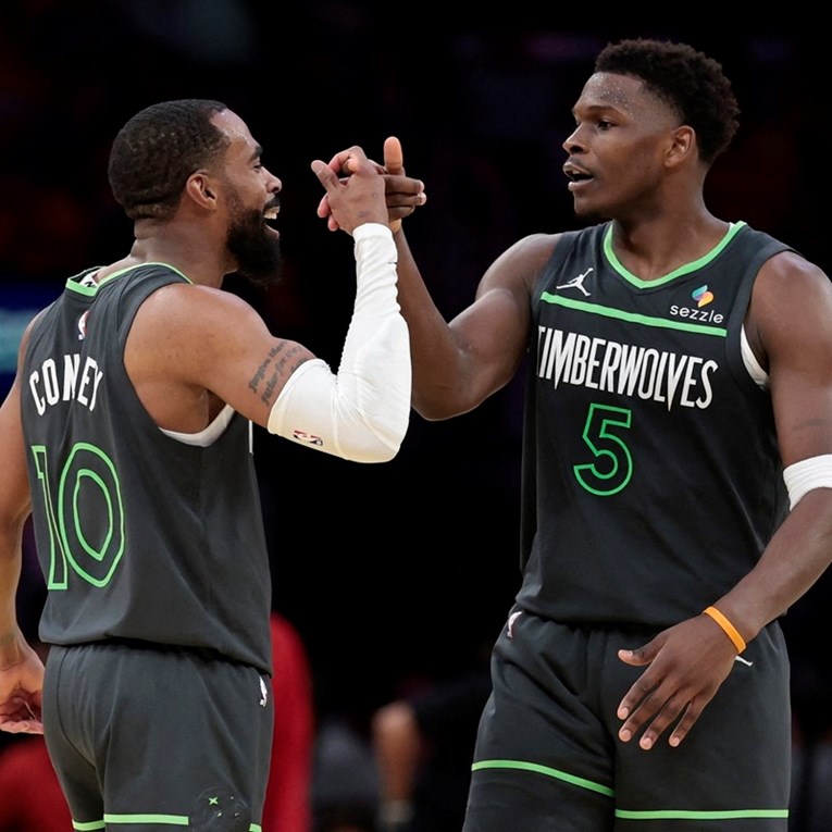 VIDEO Edwards zakucao preko Dončića. Oduševljeni navijači ustali sa sjedalica