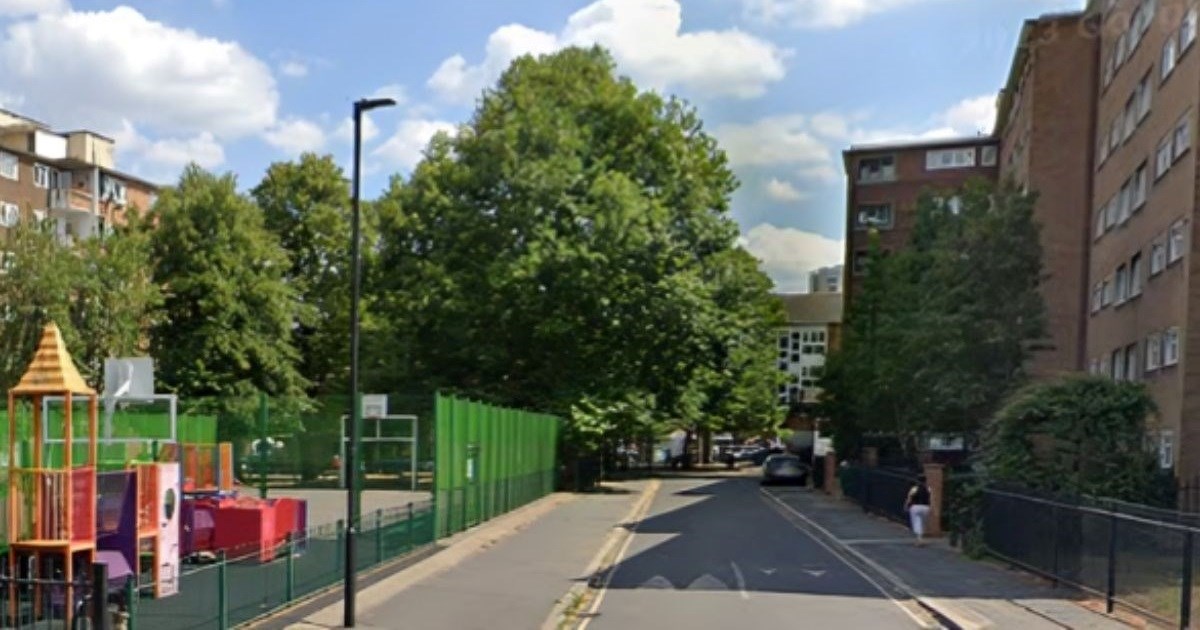 Tinejdžer (16) upucan u Londonu, umro je