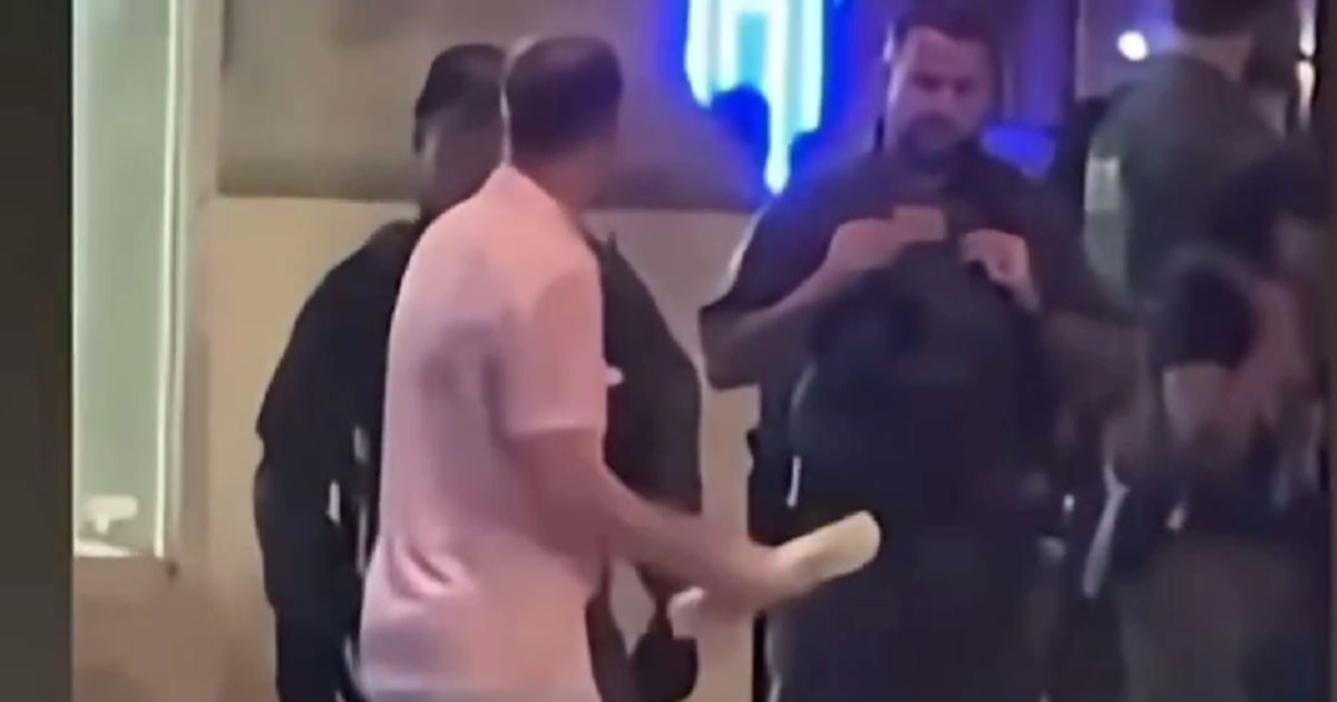 VIDEO Bacio sendvič na policajca u Washingtonu. Optužen je za kazneno djelo