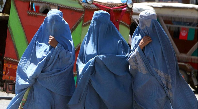Talibani naredili ženama da nose burke