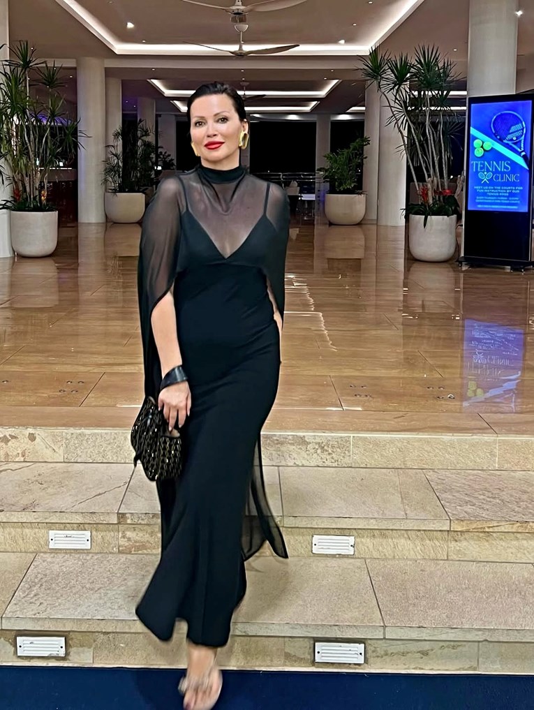 Nina Badrić pjevala pred punim restoranom na Karibima: "Mene baš krenulo"