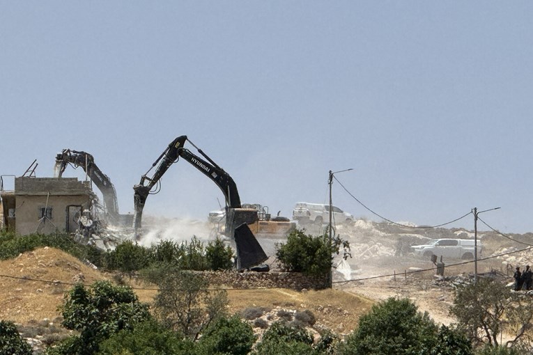 Izraelci palili palestinska zemljišta na Zapadnoj obali, vojska srušila kuću i farmu