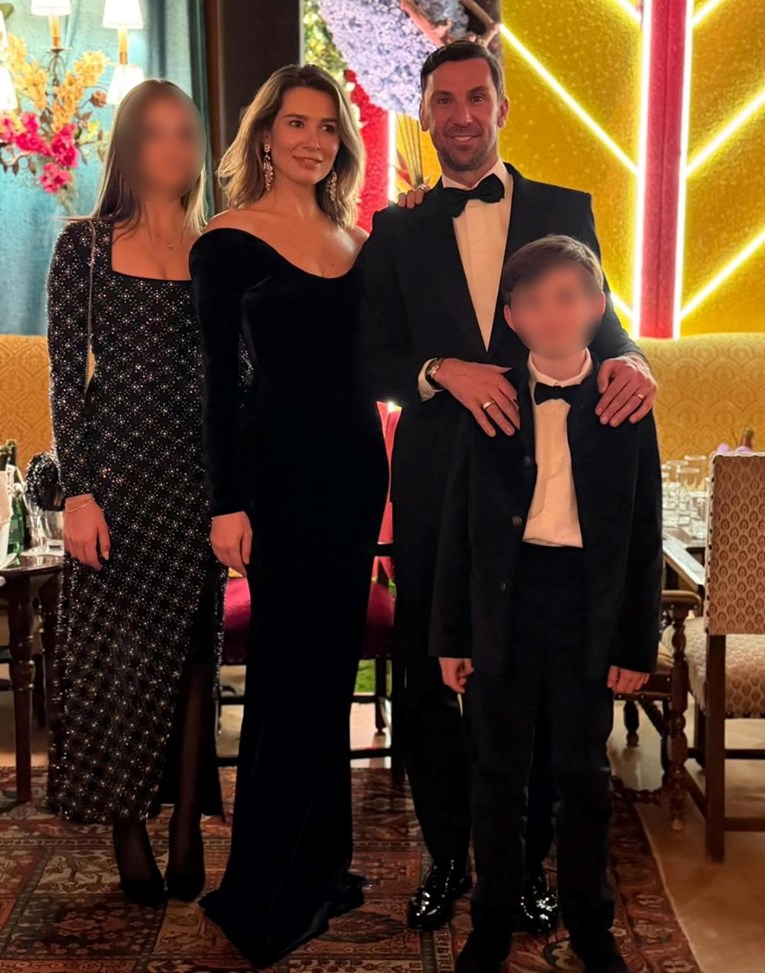 Darijo Srna podijelio rijetku fotografiju sa suprugom i djecom