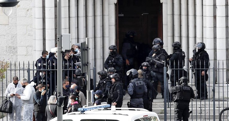 VIDEO Ovo je trenutak kad je francuska policija upala u katedralu u Nici