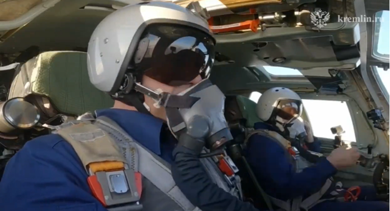 VIDEO Putin letio moderniziranim bombarderom koji može nositi 12 nuklearnih raketa