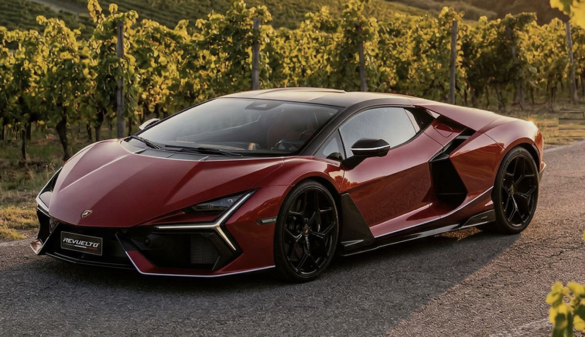 Lamborghini priprema snažniji Revuelto SV za kraj godine