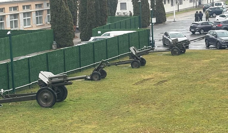 FOTO Dabro objavio sliku topova: "Može li jedan za ponijet?"