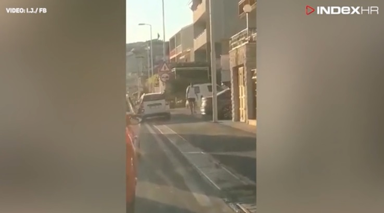 Potez vozača u Podstrani razbjesnio ekipu na Facebooku: "Kakav panj"
