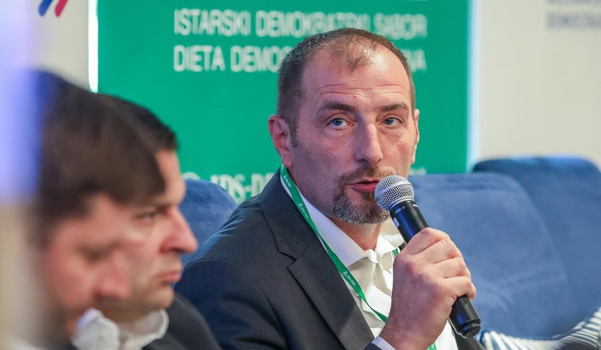 Šef IDS-a Penavi: Nedopustivo je da gradska vlast likuje zbog gubitka prava manjina