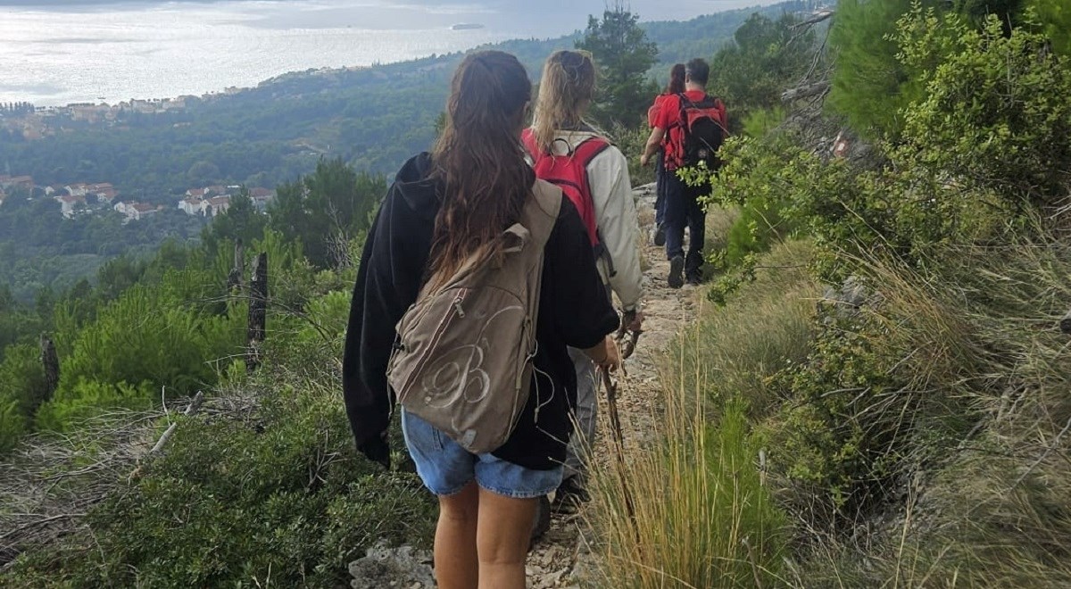 FOTO Strankinje se izgubile na Sv. Iliji pa bježale od čagljeva. Spasio ih HGSS