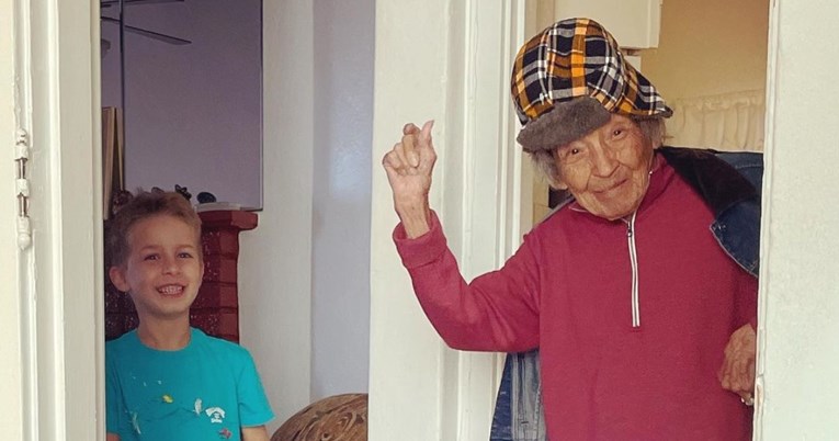 102-godišnja žena se pridružila praunuku na satu tjelesnog i oduševila energijom