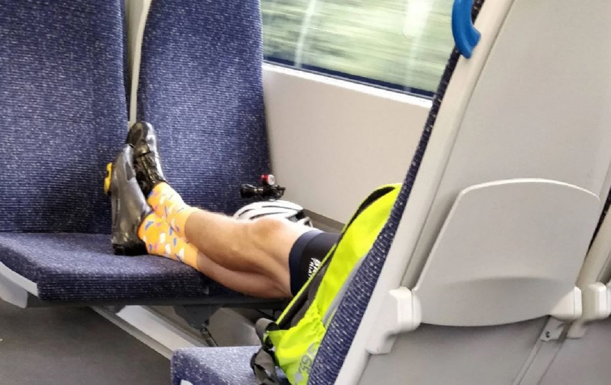 Htio posramiti biciklista koji je zauzeo 4 mjesta u vlaku, ali ovo nije očekivao