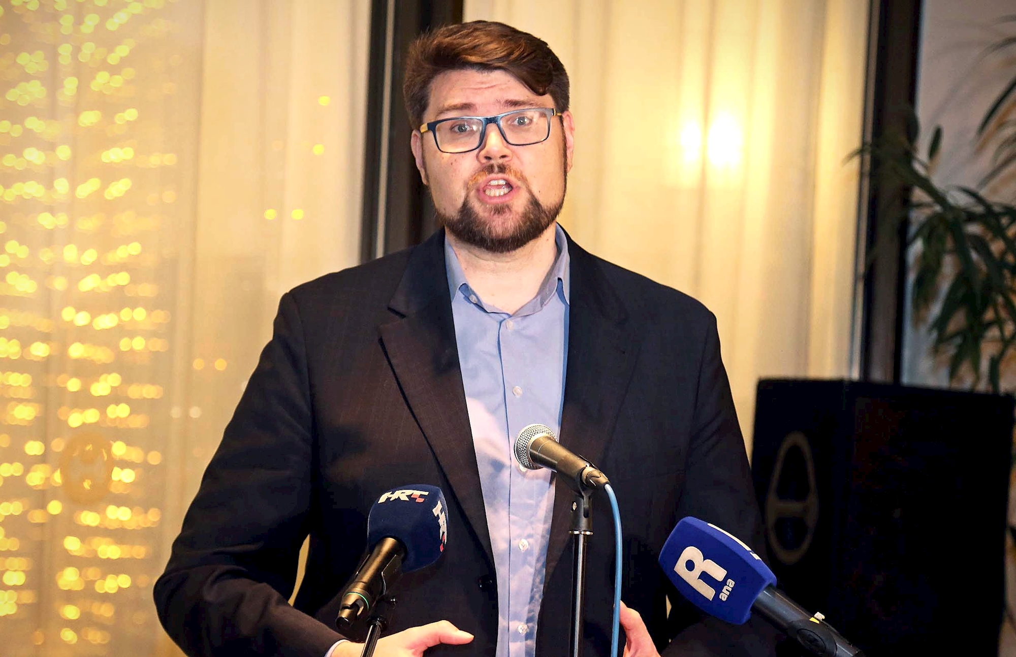 Grbin: Umjesto da radi na promjenama u društvu, vlada se pretvara u Djeda Mraza