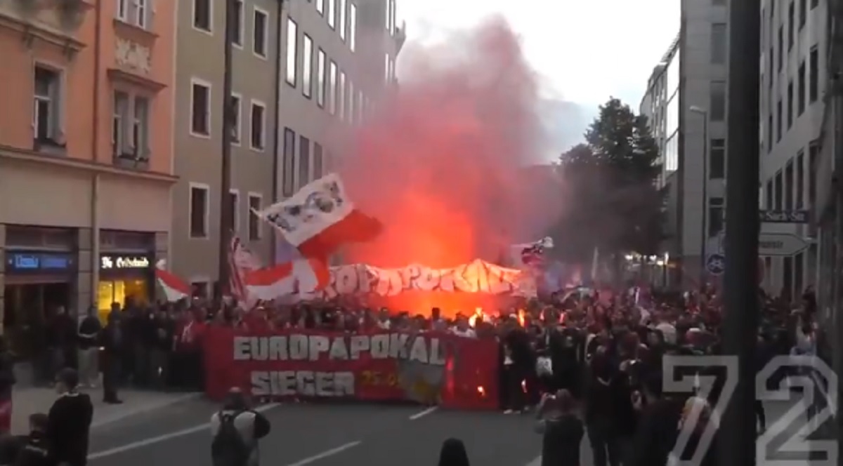 Ludnica u Londonu: Pogledajte šou navijača Bayerna uoči utakmice s Chelseajem